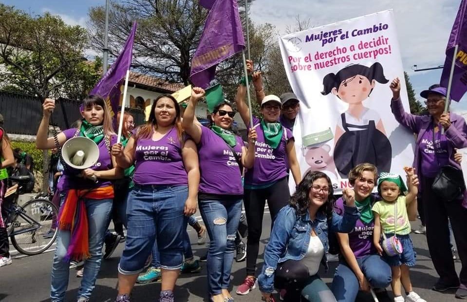 Las Niñas son niñas
las niñas no son madres!
#EsUrgenteCorte 
<a href="/CorteConstEcu/">Corte Constitucional</a> 
<a href="/hildachacha70/">Hola Chacha</a> <a href="/teresabolanios/">Teresa Bolanios</a> <a href="/CeciliaJaramil6/">Cecilia Jaramillo J.</a>