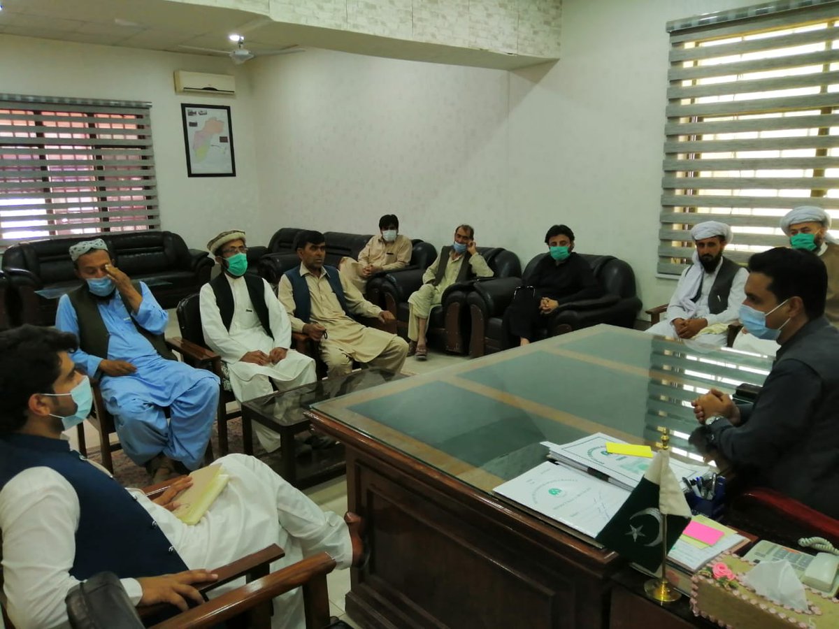 DCKillaabdullah's tweet photo. چمن ۔ڈپٹی کمشنر قلعہ عبداللہ چمن طارق جاوید مینگل کی زیر صدارت کرونا وائرس کے روک تھام کے حوالے سے علماء اکرام ۔سرکاری آفسران۔انجمن تاجران ۔ٹیکسی یونین اور ویگن یونین کےعہدیداروں کا اہم اجلاس منعقد ھوا جس میں قلعہ عبداللہ میں کرونا وائرس کے روک تھام کےحوالے سے اہم فیصلےکیےگئے https://t.co/ErD1y2tMPv