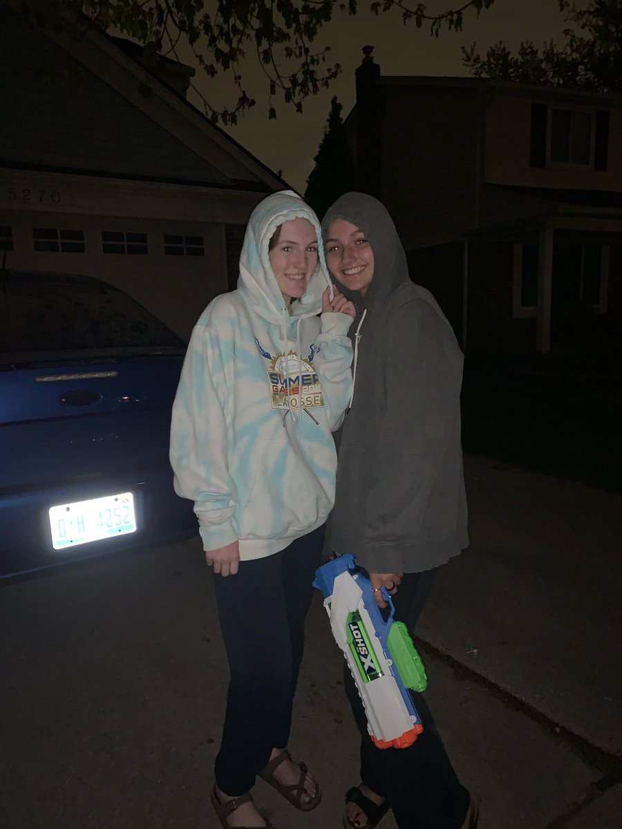 TalkSquirtyToM4's tweet photo. Carly Loyer from @1Hose2 gets eliminated by shooting a civilian at Sam’s house! ⏰10:16 @pcepwaterwars21 https://t.co/kDKnDXbL74
