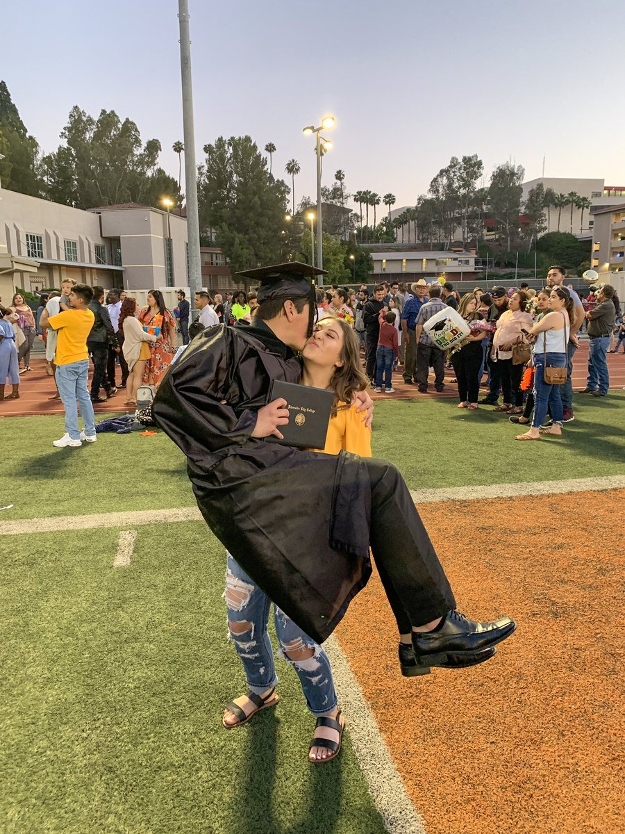 _janettlizette's tweet photo. Through high school, associates, bachelors, &amp; masters. WE DID IT BABY!! ✨🍾 https://t.co/MyAs3cMFZA