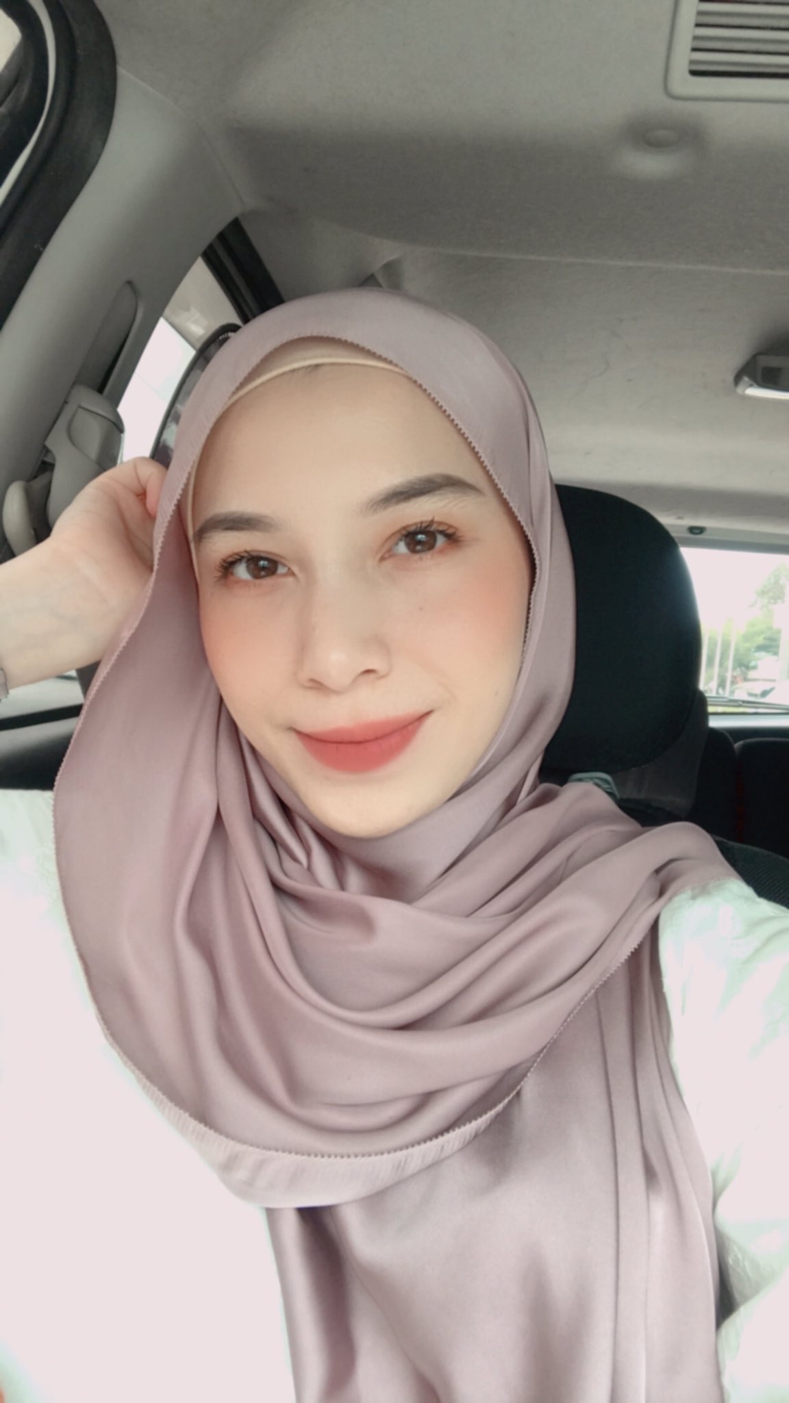 Mieja 🇵🇸🍉 on X: Yang ni kan, dalam video, dia nampak macammmmm tudung  Duck! Kalau pakai ni mungkin akan dapat effect cam gambar kiri ni haha  t.cou4sNMN8LeO t.cosgqmaQcsn4  X
