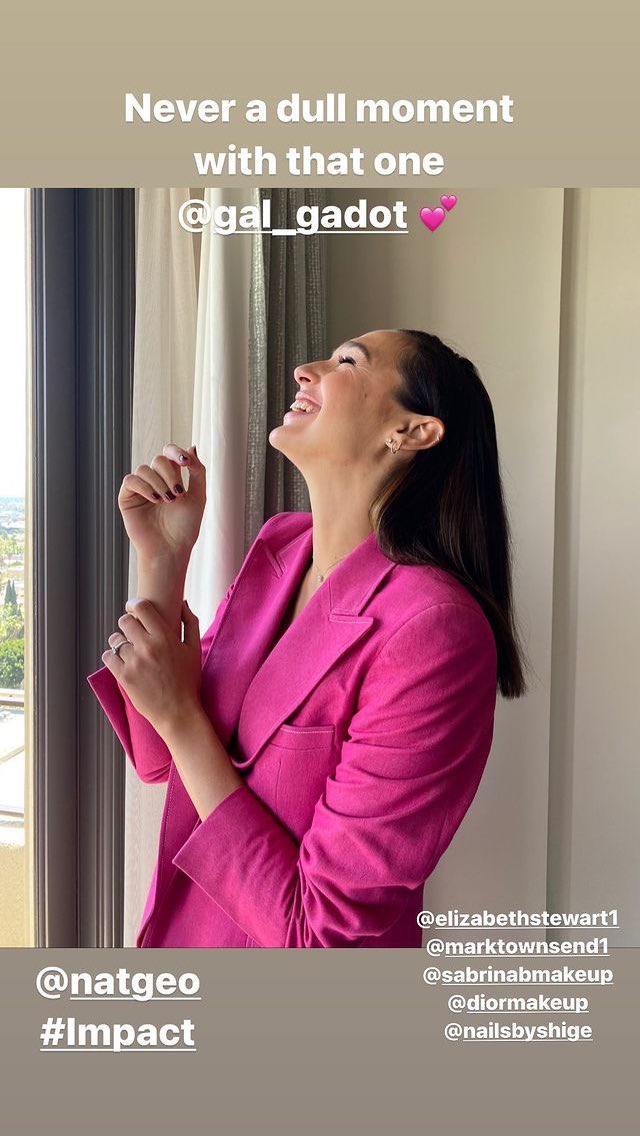 GGadotBR's tweet photo. 📲 A maquiadora Sabrina Bedrani compartilhou em seus Stories mais uma foto de Gal Gadot divulgando #ImpactWithGalGadot. https://t.co/fyZdWDZssQ