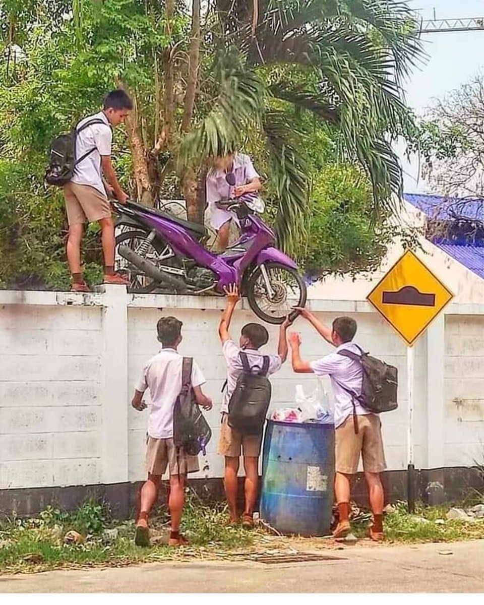 Cabut sekolah 4.0 wkwk