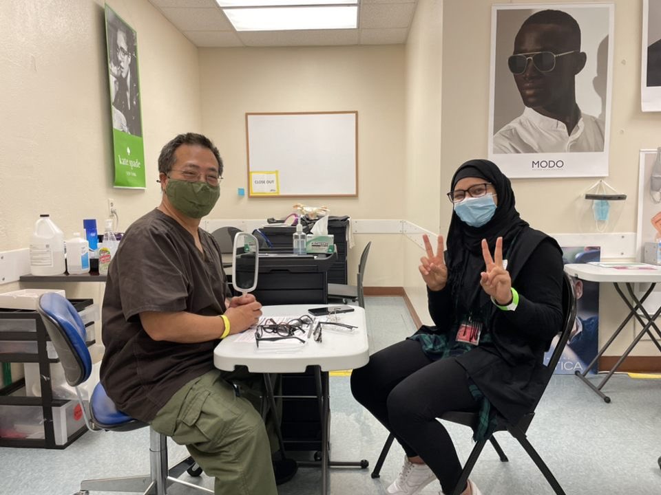 So just a huge shout out to #SeeToSucceed and @HoustonHealth for being such a great resource for our @HoustonISD @wisdom_hs students. Today I took 28 students to receive a free eye exam, and a pair of glasses. @JonathanNTrinh @wagnerm2016