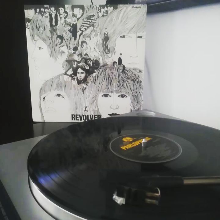 CosmicDustAra's tweet photo. On this day in 1966 #TheBeatles started recording the song #ImOnlySleeping' It features the then-unique sound of a reversed guitar duet played by Harrison & with the tape running backwards so that, when reversed, it would fit the dreamlike mood. #revolveralbum https://t.co/qVyq3QfG7G