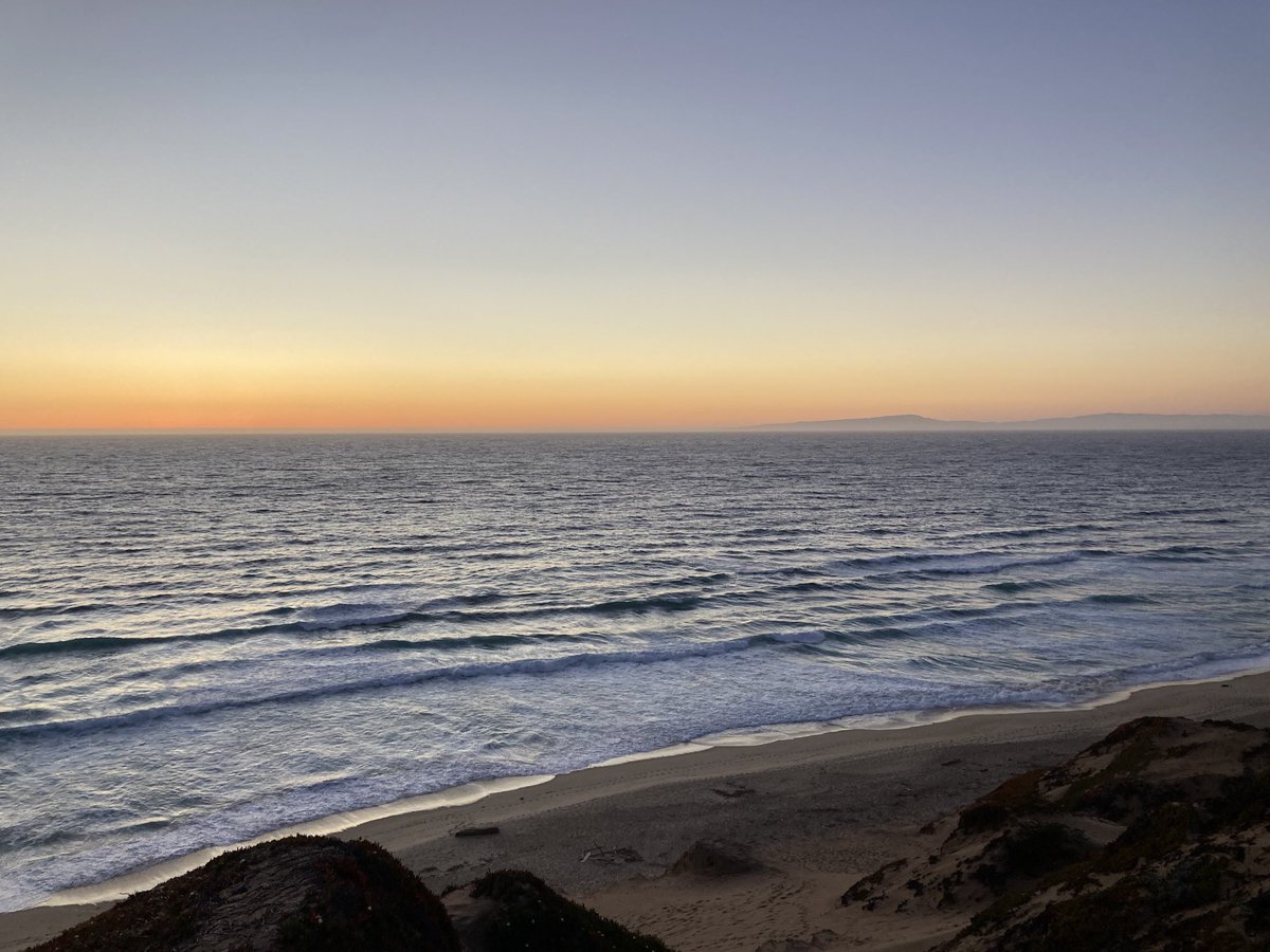 thedudebeachbum's tweet image. Finally #cloudfree #beach #sunset #montereybay #caifornia #weather #exercise #motivation ⁦@danncianca⁩ ⁦@NWSBayArea⁩ #cawx