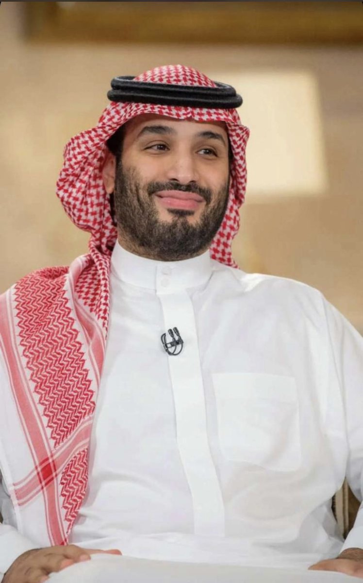 لانستطيع أن نقول أبرز ماجاء في #لقاء_ولي_العهد فكل حرف كان بمثابة الأمل والطموح وكان باعثًا للسعادة والفرح ، حاضرنا ومشرق ومستقبلنا أكثر إشراقًا بإذن الله تعالى ، حالة السعادة والسرور اللذان يكسوان الشعب السعودي لاحدود لهما ، الظهور المبهر حديث العالم فحق لنا الفخر بملهمنا🇸🇦🇸🇦