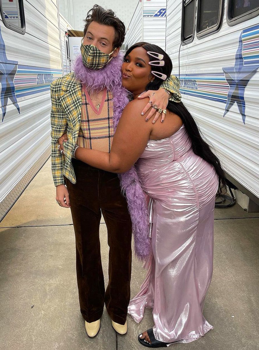 FaithPopCulture's tweet photo. in honor of lizzo’s birthday, here’s her and harry having the best friendship ever 🥺💗 https://t.co/H4tPb6iBkQ