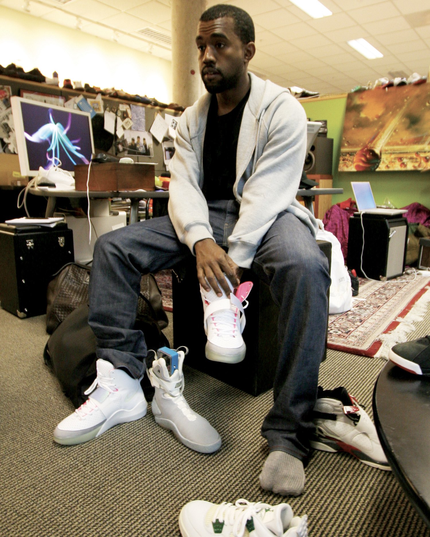 Nick DePaula on Twitter: "The Yeezy process... Went down memory lane pulled up some old 2007-2009 photos of Kanye working on his first Nike Air Yeezy prototypes —&gt; https://t.co/n35jSQnZwv https://t.co/zhVE2Tyf6s"