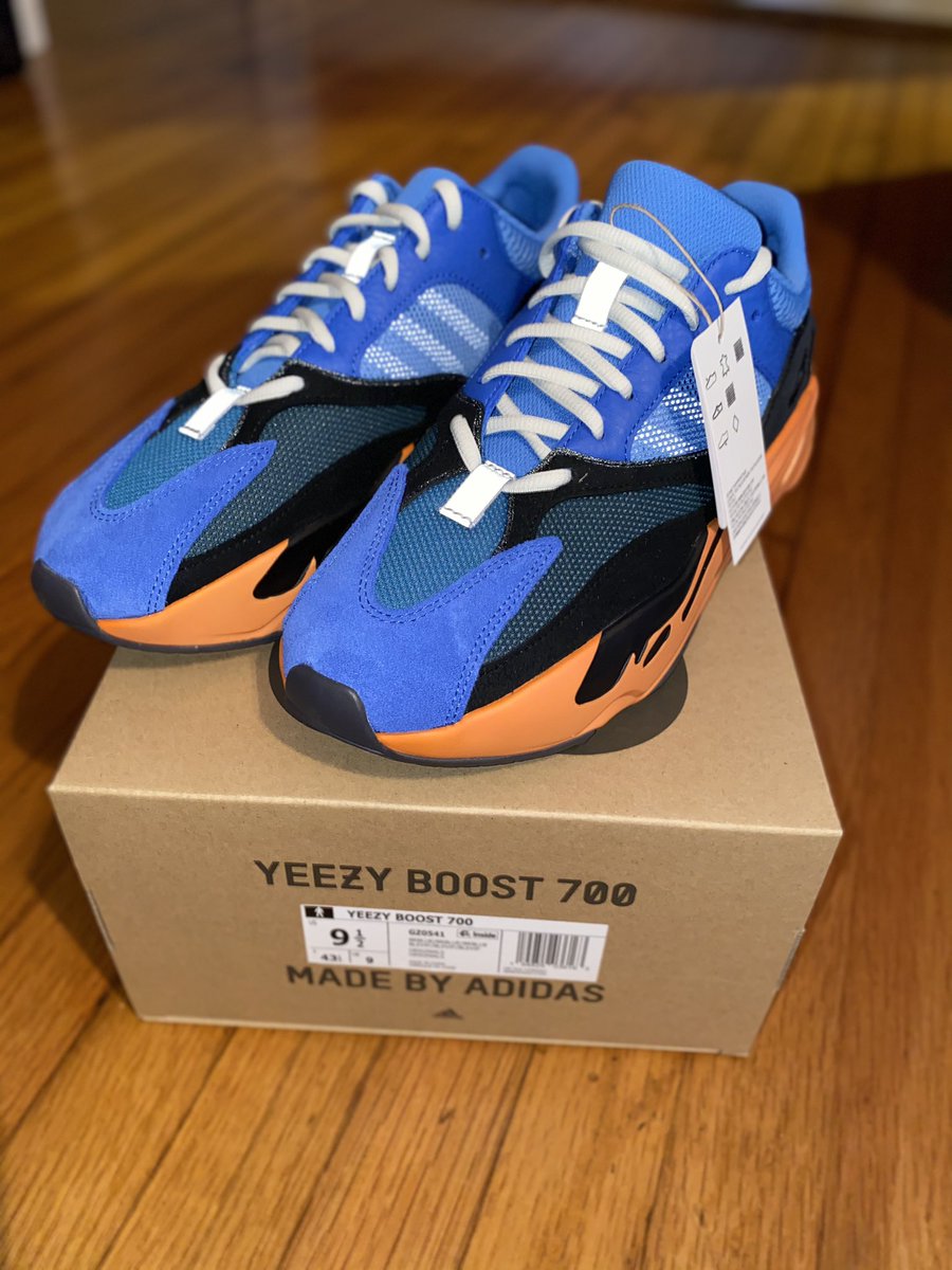 SwaveyMike_'s tweet photo. These are 🔥 #yeezy700

https://t.co/aWhksOe2iR https://t.co/X0s01fGyzb
