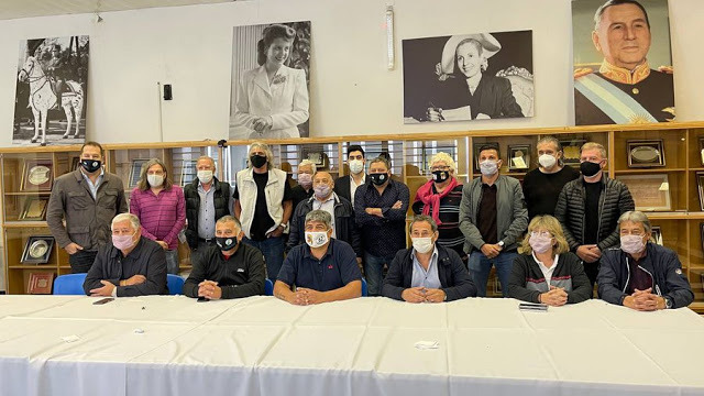 Hoy, junto a <a href="/pablomoyano_ok/">Pablo Moyano</a> y a <a href="/sasia_sergio/">Sergio Adrián Sasia</a> nos reunimos dirigentes del #FrenteSindical y el #Semun para debatir los desafíos presentes y futuros de los trabajadores. Coincidimos en ir por la Unidad del Movimiento Obrero ✌🏽