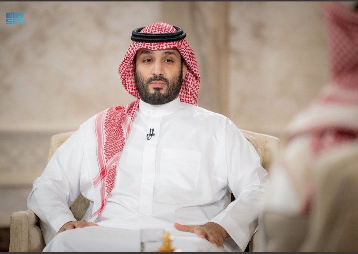 #لقاء_ولي_العهد

حي الله اللي بنظرت عينه اربك جيوش 
نطّاح الامجاد نزاع الثنا والثقه 

اليا زعل كن ما في الارض وجه بشوش 
واليا رضى نادم لسان القمر وانطقه 

كن الجبال اتعادى معه عدي الوحوش 
و راحلته الأرض و عنان السماء بيرقه