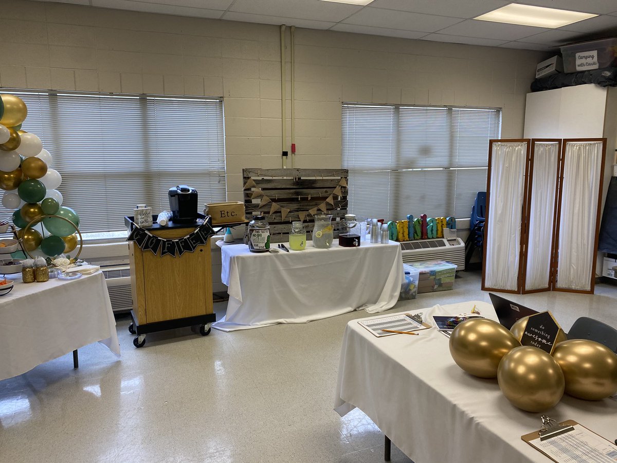 KellyLabauve's tweet photo. South Walker went all out to make sure their staff was relaxed and well taken care of during testing! @Livingston_PPS https://t.co/nINHTs5WzP