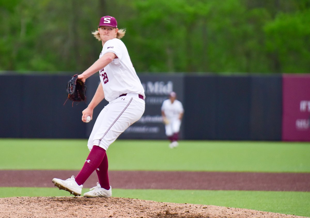 SIU_Baseball's tweet photo. .@Drgivens11 gets us out of a bases-loaded, no-outs jam in the third. 

Scoreless | End 3 https://t.co/XUHJ2eXQDD