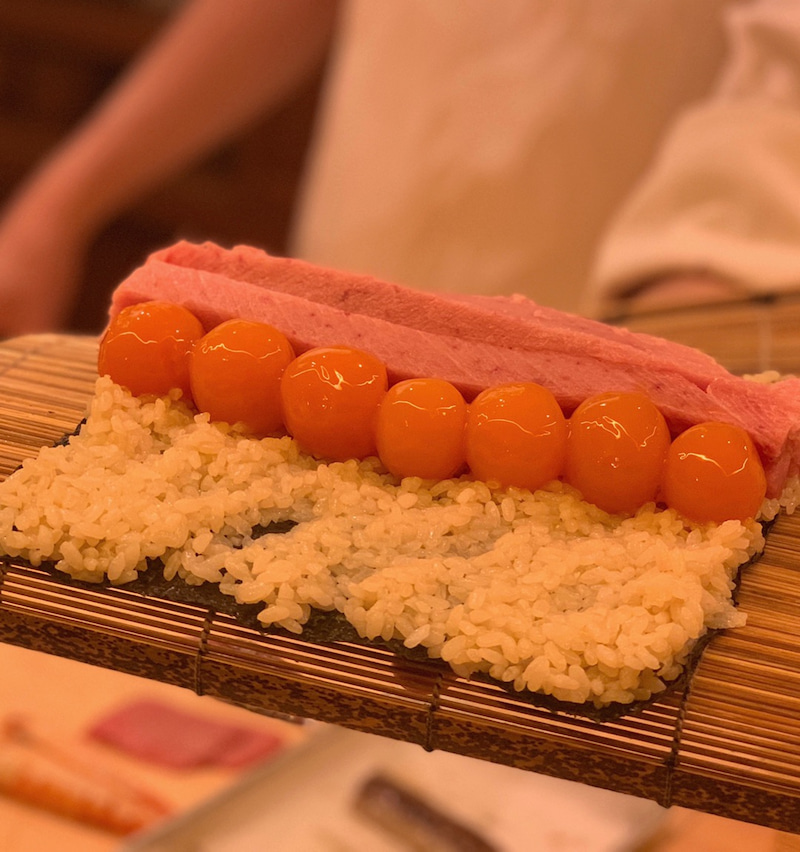 Mulboyne Sushi Yoshikawa In Tokyo Serves A Dragon Ball Maki ドラゴンボール巻き Featuring Maguro And A Line Of Egg Yolks The Last Photo Shows The Restaurant Now Adds Uni T Co Q0ab0nqy4u T Co Mjut2gbbn9