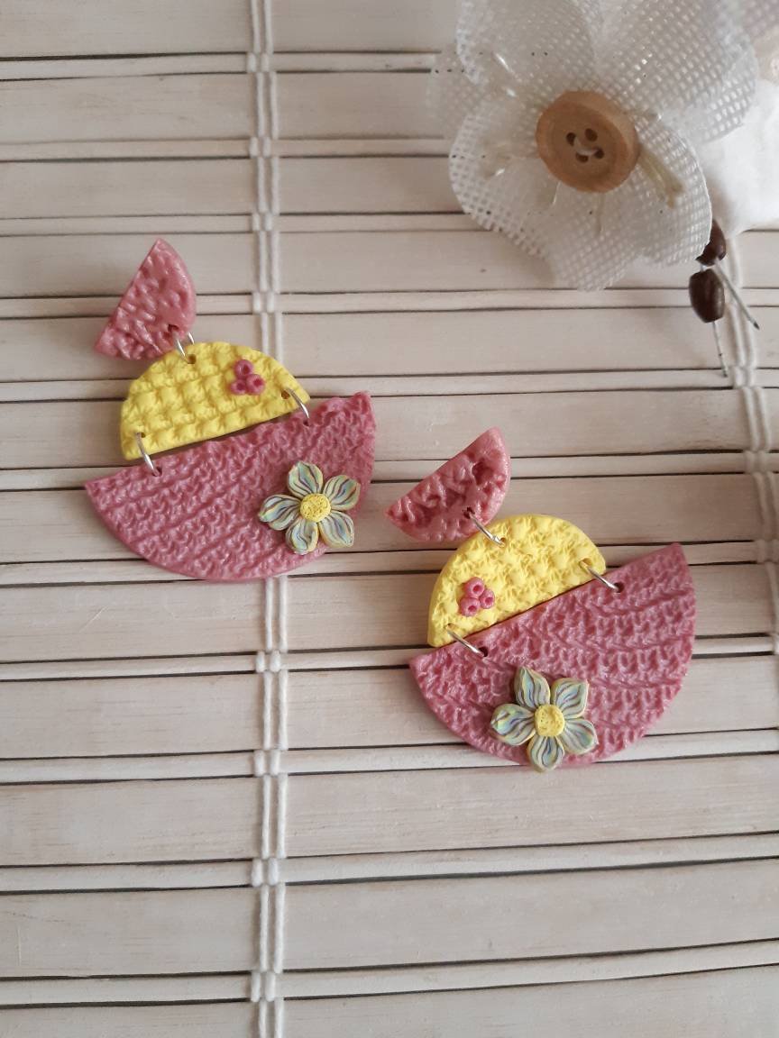 ChicGeorgette's tweet photo. Crochet Style Earrings, Textured Clay Earrings, Retro Colors, Spring Earrings 
#spring #jewelry #handmade
https://t.co/6f3SK395x4 https://t.co/Dz4WVcMZiG