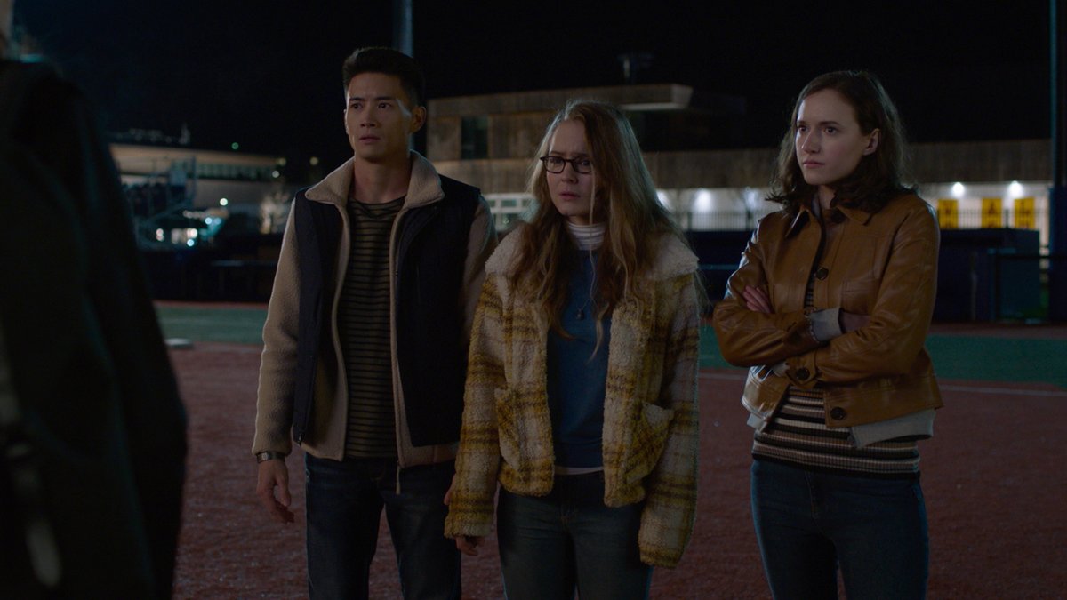 phun_wang's tweet photo. Here we go now! A new episode of #Supergirl starts now.... Directed by @Lexi_laroche and written by #RobWright and #JessKardos https://t.co/MVGJiVgUma