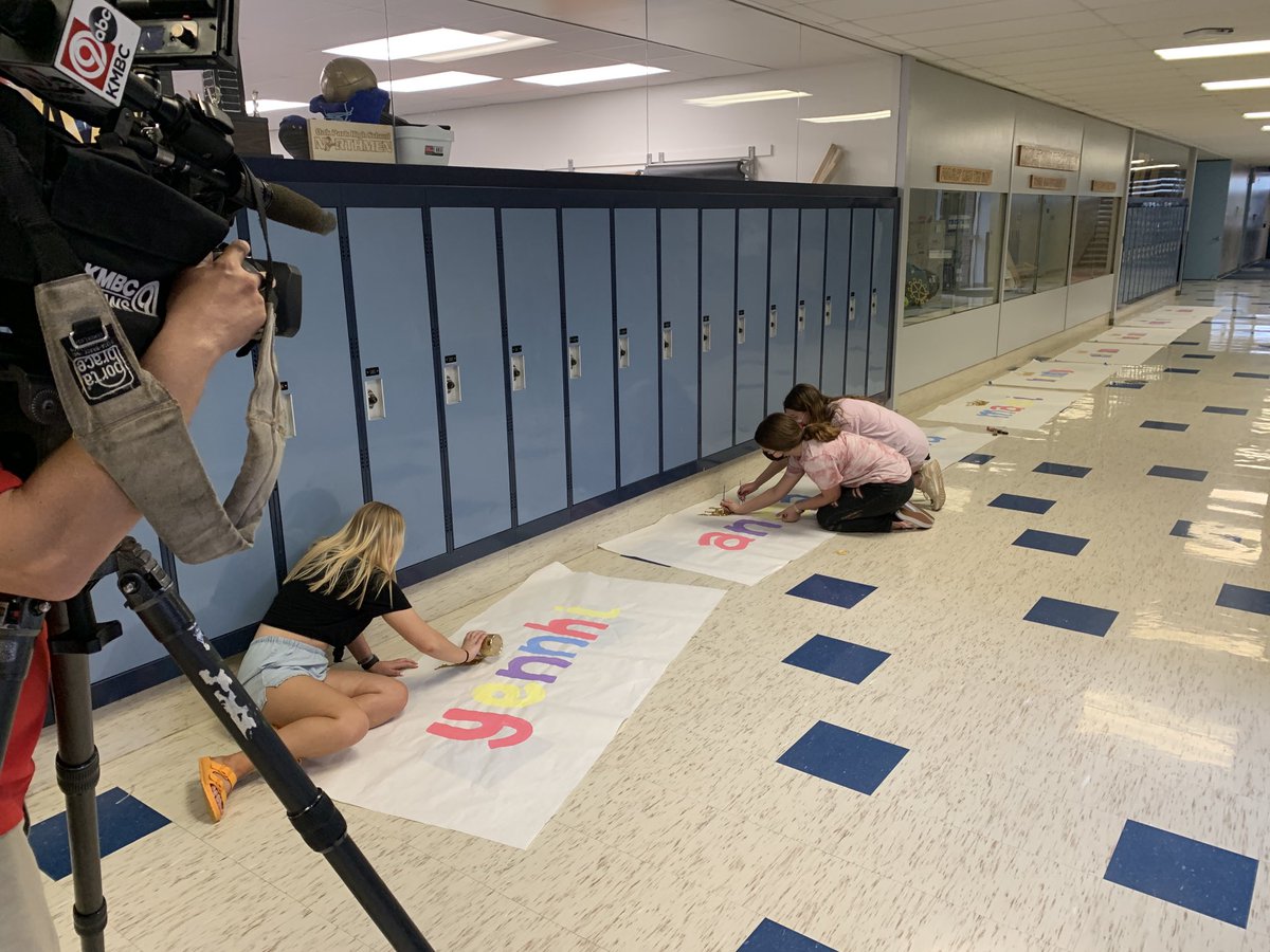 Prom preps are  underway at ⁦<a href="/Northmen_OPHS/">Oak Park High School</a>⁩ for their outdoor prom! T⁦hank you  ⁦<a href="/AlanKMBC/">Alan Shope</a>⁩ for sharing ⁦<a href="/Northmen_STUCO/">OP Student Council</a>⁩ excitement tonight on ⁦<a href="/kmbc/">KMBC</a>⁩. ⁦<a href="/NKCSchools/">NKC Schools</a>⁩