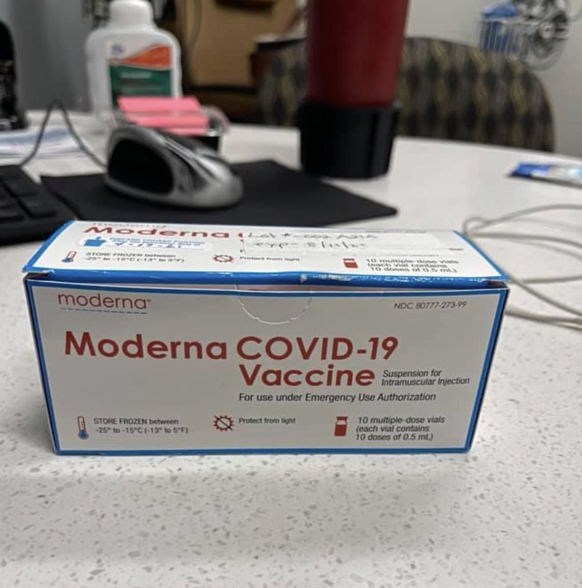claudia_stauber's tweet photo. Look at this shit!!!
#CovidScandal #PackageInsert #Moderna https://t.co/EruHm3TTJ8