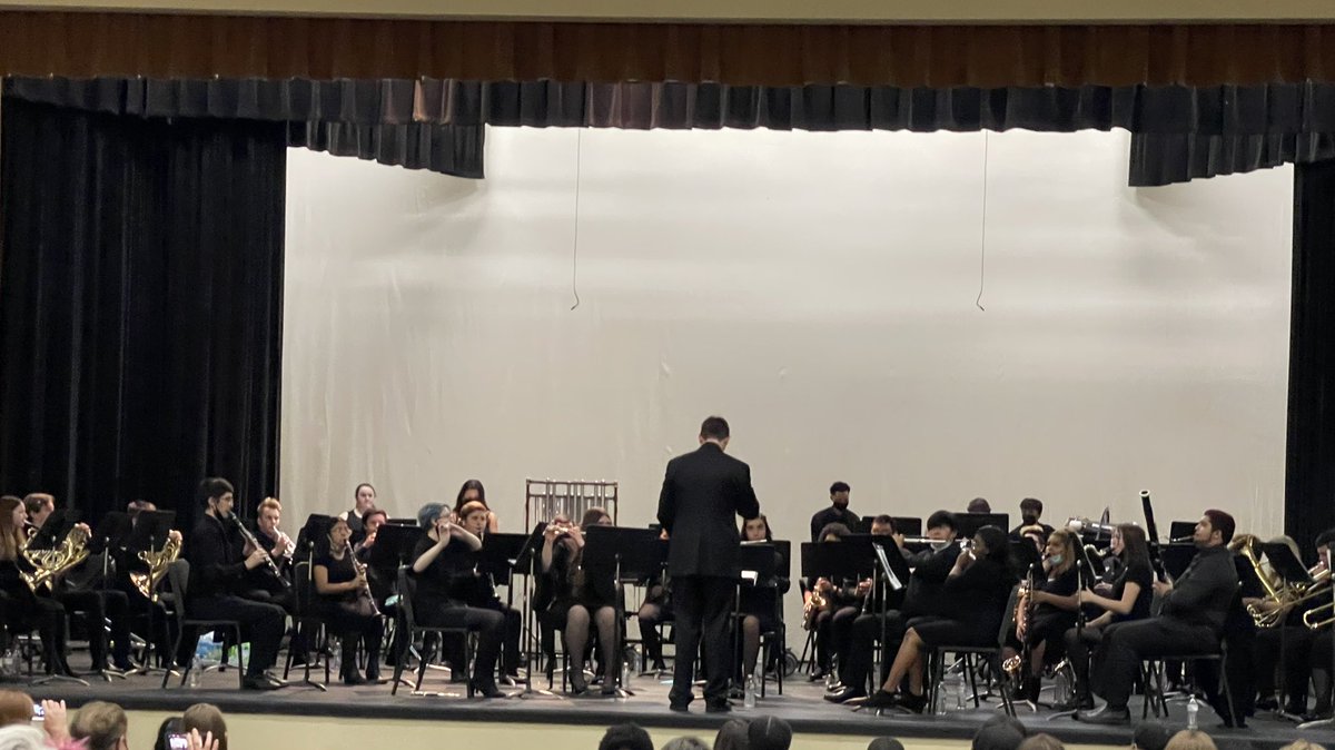 WHHeritageBand's tweet photo. Springfield High School’s Wind Ensemble had an awesome Spring concert tonight.  Proud of all of our county band programs for the the ways they have persevered this school year.  #WeAreRCSTN #RobCoMusic https://t.co/aIBacln60A