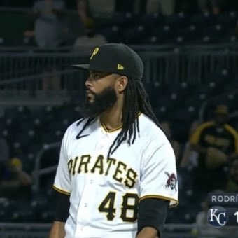 PGHClothingCo's tweet photo. RichRod the last time he gave up a run vs today https://t.co/b1vjbn8TWx