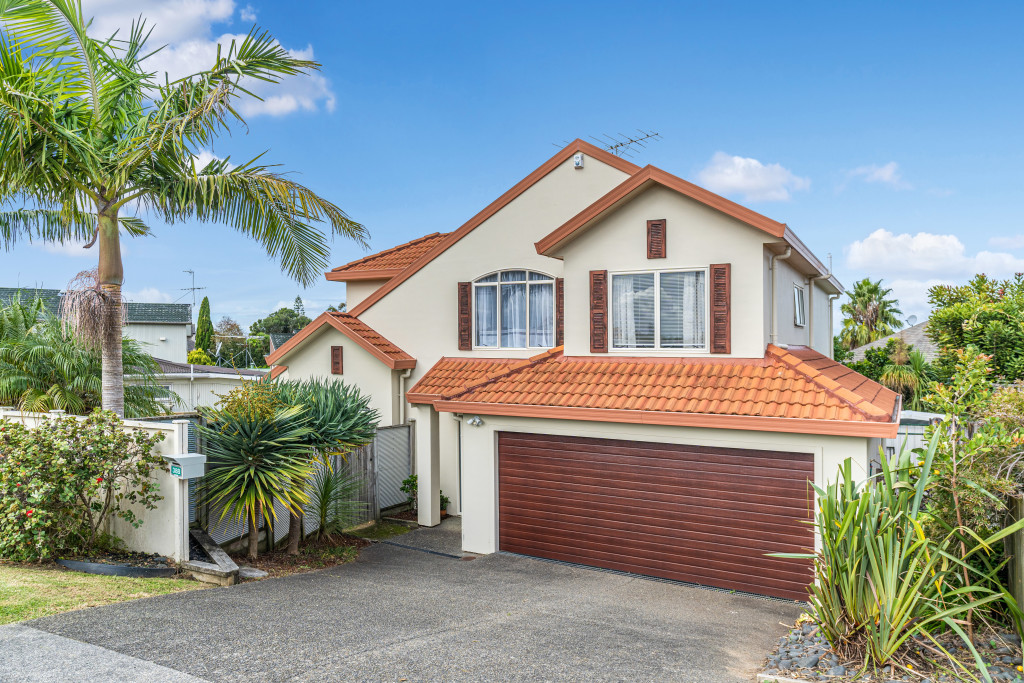 DebMcCool's tweet image. #newlisting 38B Kowhai Road, Campbells Bay
Fletcher built home, 4 bed, 2 bath, sea views, dbl internal access gge, fully fenced freehold 479m2 (approx) site, zoned for great schools. Call today 021 660 459 
#livinginthebays #familyhome #northshorerealestate #houseforsaleauckland
