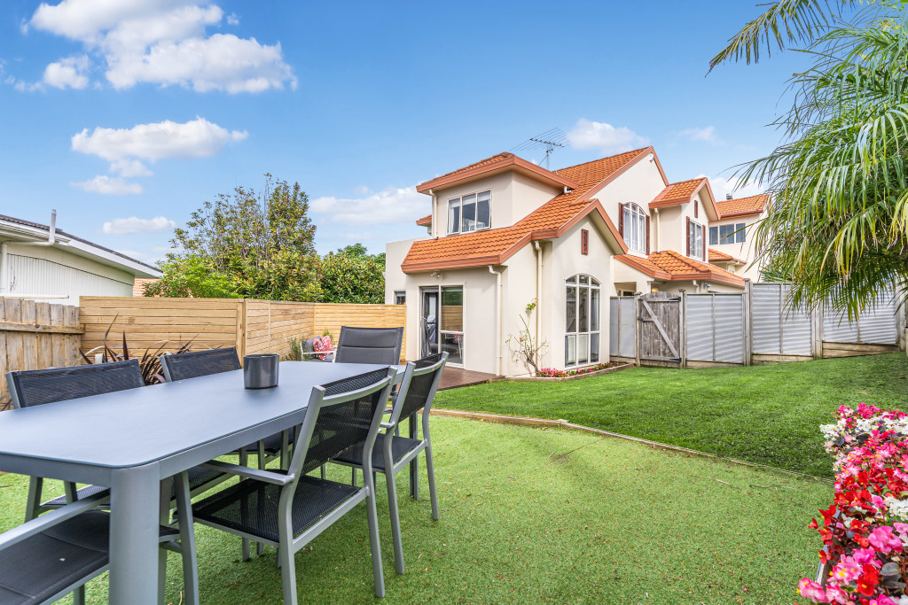 DebMcCool's tweet image. #newlisting 38B Kowhai Road, Campbells Bay
Fletcher built home, 4 bed, 2 bath, sea views, dbl internal access gge, fully fenced freehold 479m2 (approx) site, zoned for great schools. Call today 021 660 459 
#livinginthebays #familyhome #northshorerealestate #houseforsaleauckland