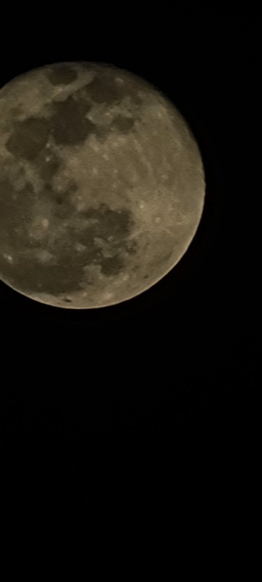 JGarib's tweet photo. Así se ve la luna a través del lente de s21ultra https://t.co/OMRJZzkj1R
