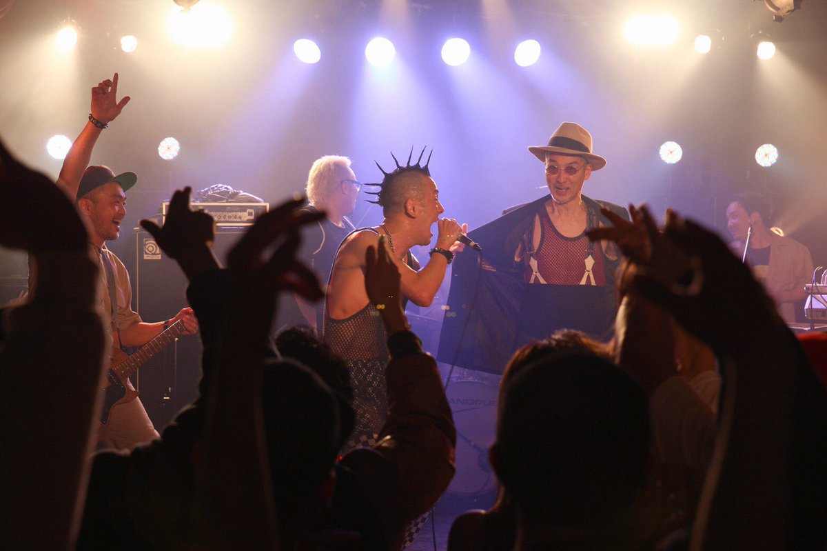 J_REXXX1986's tweet photo. 久々にボンさんのライブ見て、札幌のラガ達はこんな素晴らしい先輩が近くにいて羨ましいなぁと思った!
いつ見ても最高にカッコいい人だよなぁ🔥🔥🔥
ほんまに尊敬してます!
PAPA−Bさんみたいな年の取り方をしたいです!
#そりゃ網シャツ着てるわ
#papa_b https://t.co/qJG3Kccok7