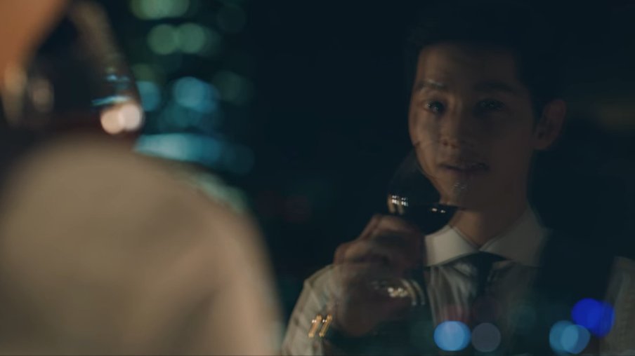 WINE FOR Vit's his evil unconscious,it's his demons, his gangster sidereflections in the glass:it is a symbol of imagination or consciousnessParallel to EP 2 and 18 drinking wine his reflection looks distorted like someone else (demon),the wine brings out its demons #Vincenzo