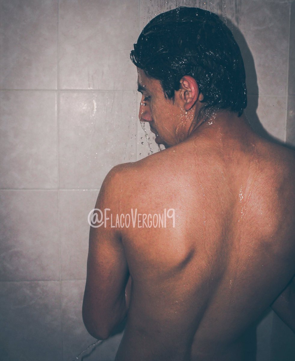 FlacoVergon19's tweet photo. ¿Agua fría o caliente ? 🚿    #gay #gaylatin https://t.co/465QuLBQYx