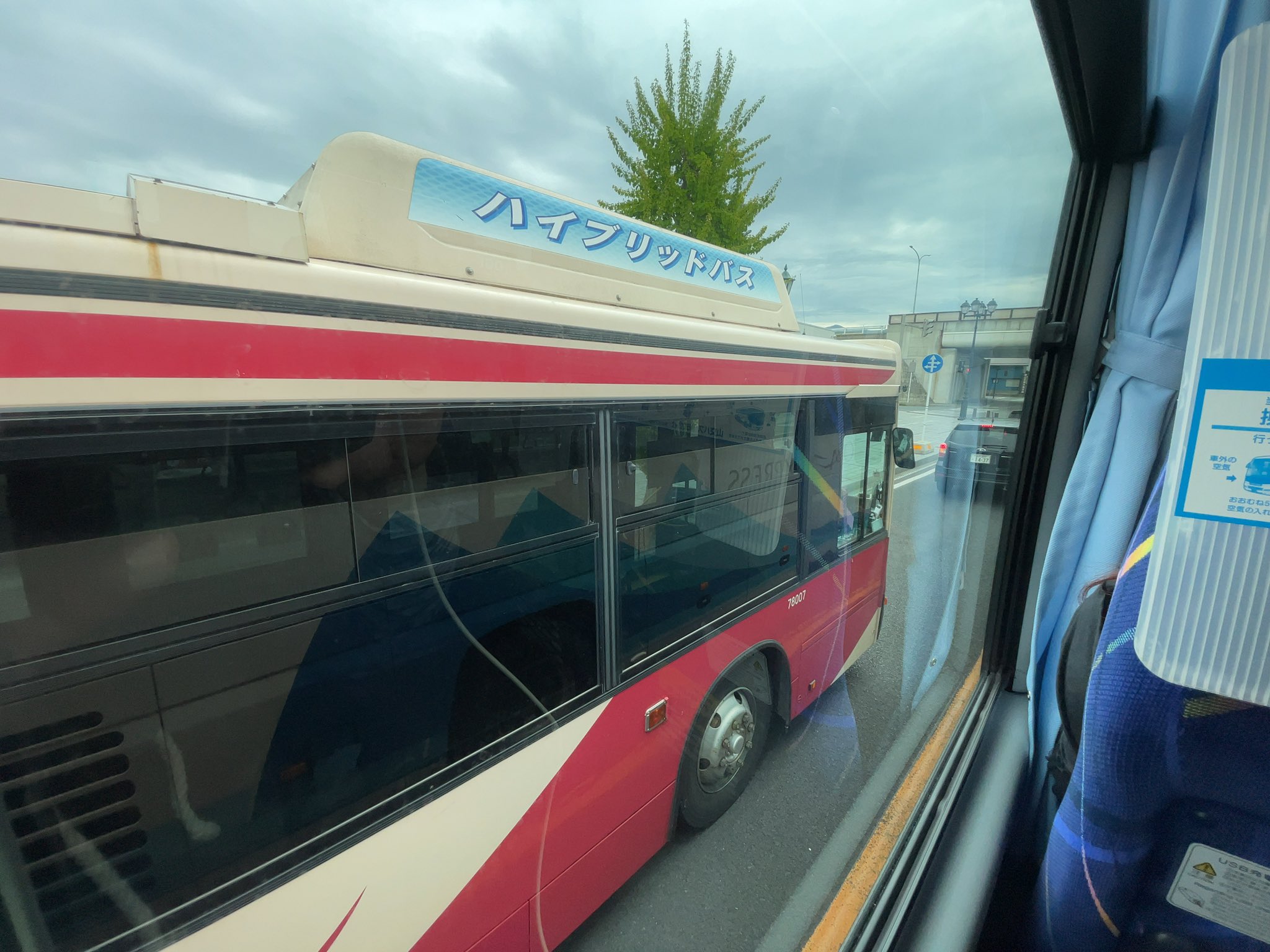 ばすにこ バス垢 年式ガーラ車窓から見る山交brcブルハイ 山交バスの名車とはいえ10年モノ 手がつけられない屋根まわりに錆だれが T Co Xixwpxs1ku Twitter