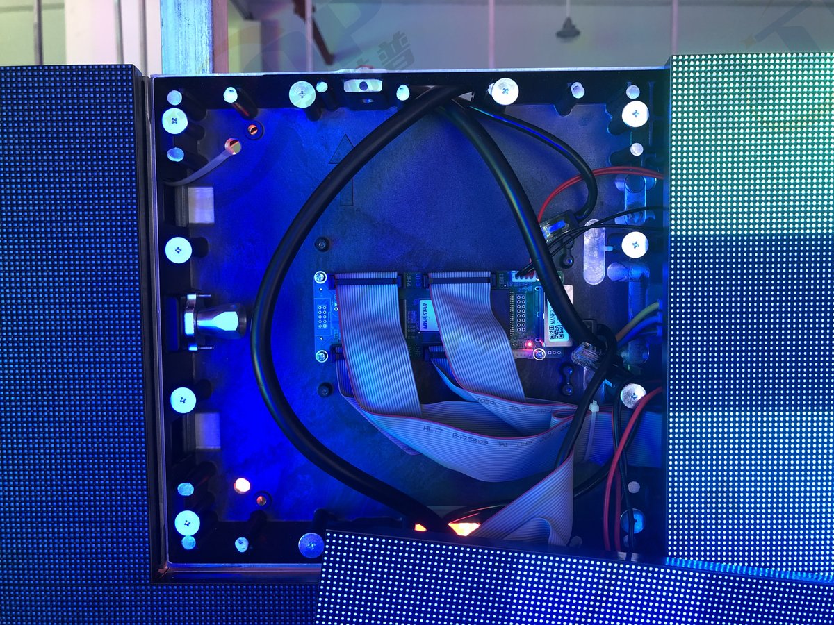 atop_led's tweet image. P2.976 indoor led screen for fixed installation
Front maintenance  with magnet
LED Module size:250mmX250mm
Cabinet size:250mmx1000mm

#ATOPLEDSCREEN #ledvideowall #indoorleddisplay