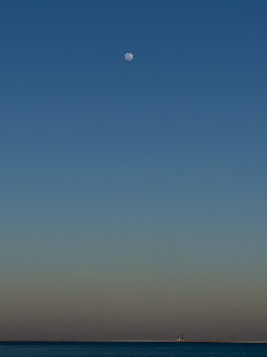 asma_humoud's tweet photo. @iNa9eir #moon photos taken by me ♥️ https://t.co/izGdU8iL1u