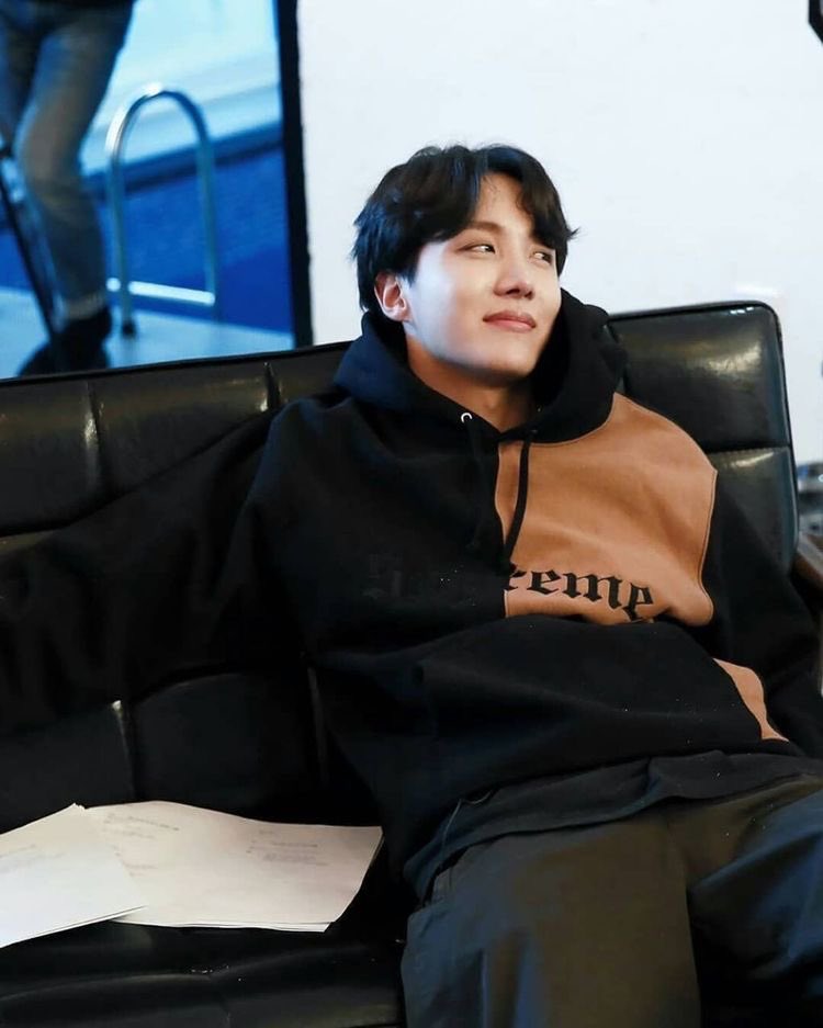he’s so boyfriend hobi be my boyfriend