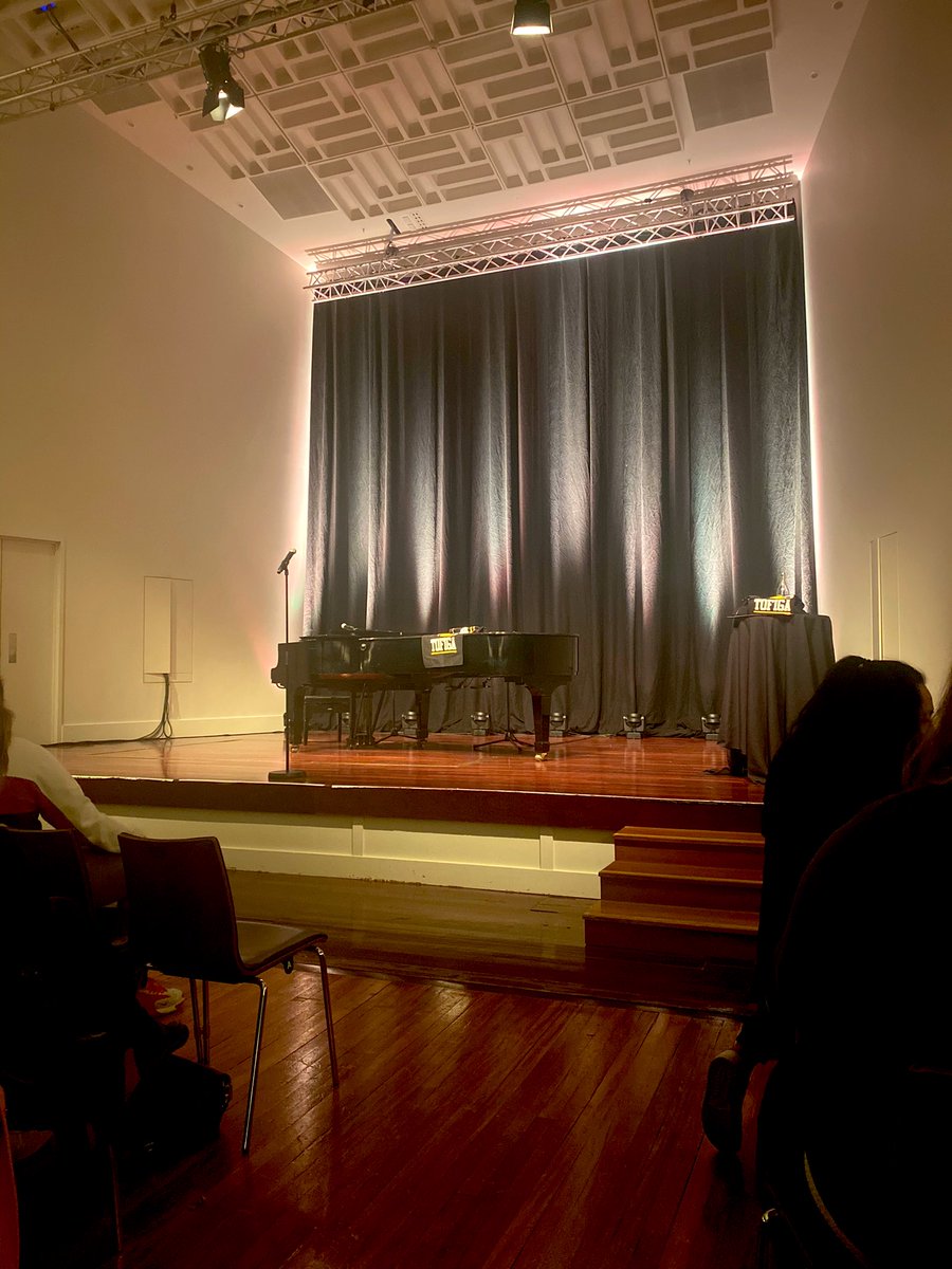 MekikiBruce's tweet image. Gearing up for a great night of comedy here in Dunedin courtesy of @JamesNokise and @tofigafepuleai 🔥✊🏽🇼🇸 #NZInternationalComesyFest #SorryBoutIt #Tofiga