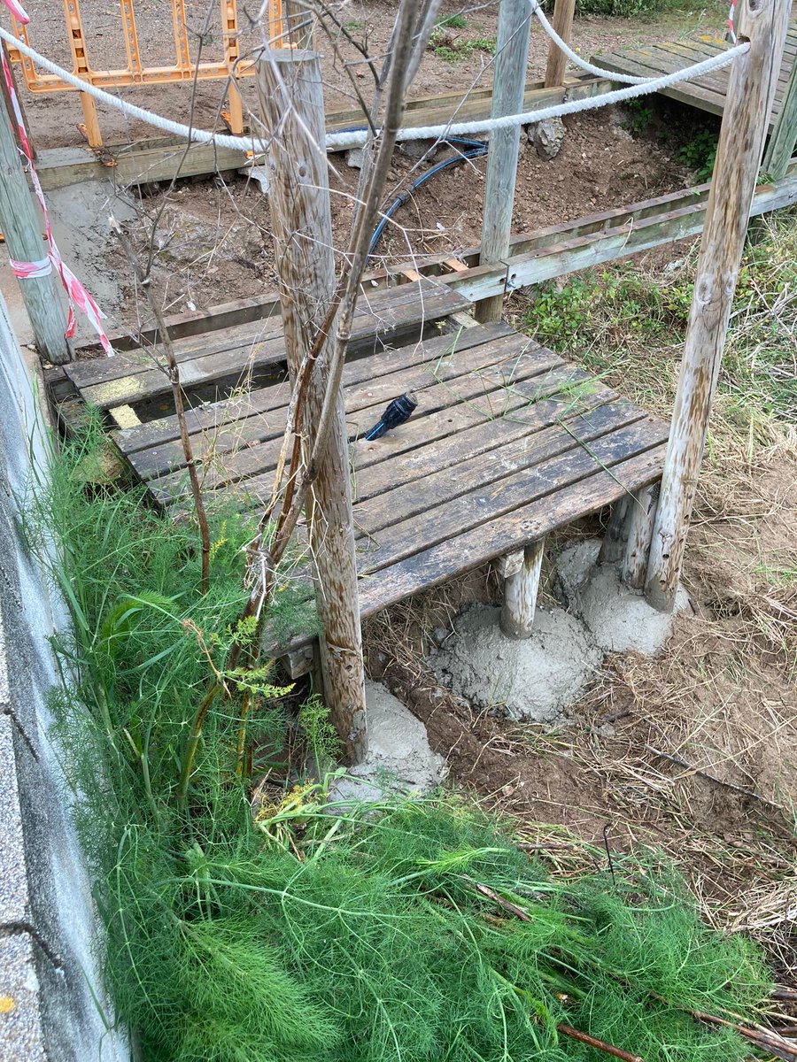 AjTorroella's tweet photo. Aquesta setmana la #UOM ha reparat la passera situada a la zona de la Pletera per facilitar el pas cap a la platja. Seguim treballant en el manteniment dels espais naturals. https://t.co/z99MhSMV4B