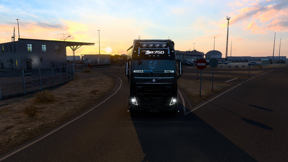 TcAtakanKobatli's tweet photo. Volvo Fh16 750
Euro Truck Simulator 2 
#trucks #scssoftware #crusingIberia
#volvo #game #gamer #simulation  #pcgamer #pcgamerworld #ETS2 #eurotrucksimulatör2 #gamewolf84 @SCSsoftware  @volvotrucks @volvotrucksna @volvotrucksuk @volvo  @volvotrucks_de https://t.co/Xs9Rq2C3ly