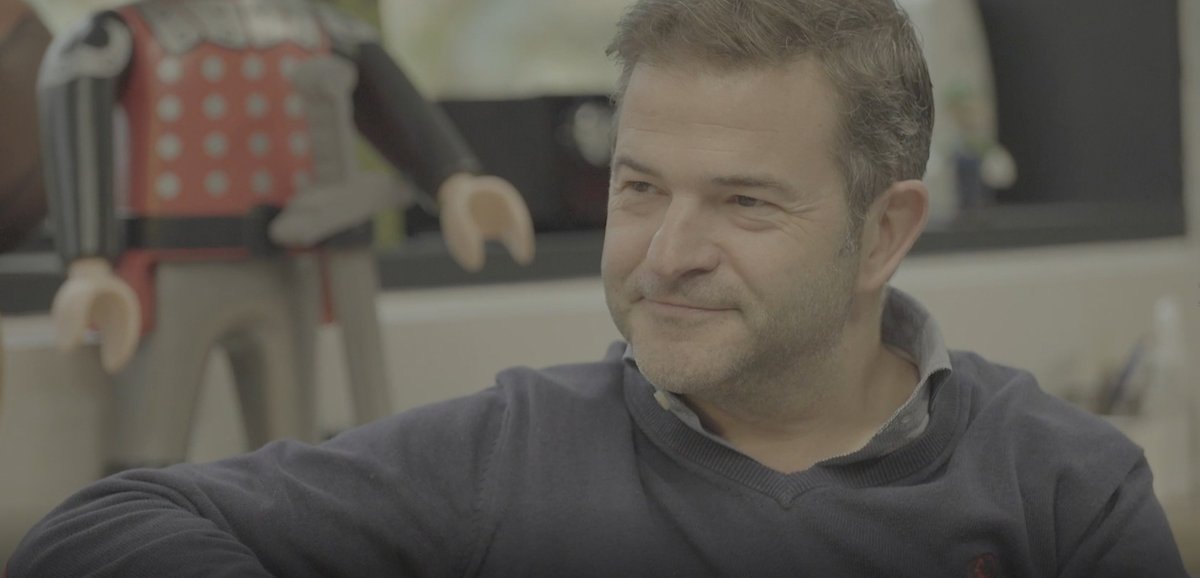 Crear un #ecommerce propi o vendre a través d’un marketplace és la primera de moltes decisions quan entrem en el món online.

🔜Aquest divendres a les 9h, 1a de les #CàpsulesRetailTech amb <a href="/daniviniegra/">Daniel Viniegra</a>, CEO de <a href="/Zerogrey/">ZeroGrey</a> Spain

📺 A Twitter i al web CCAM: ccam.gencat.cat/ca/arees_actua…