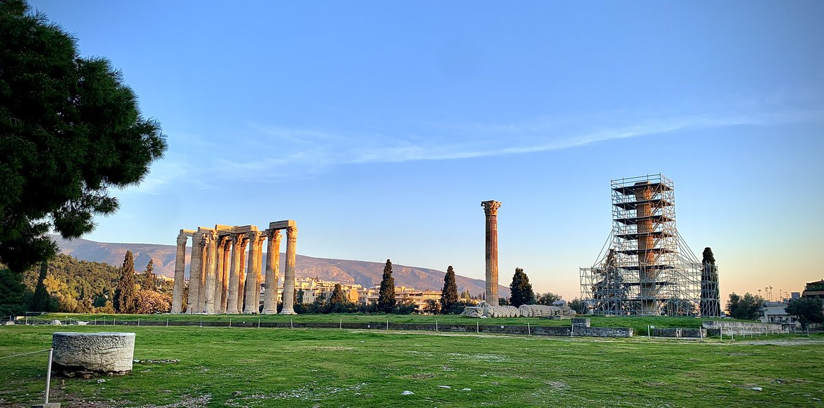 Need some inspiration to tackle that long overdue pandemic project? Look no further than the Temple of Olympian Zeus!It may have taken over 600 years to build, but the legacy of this massive monument has lasted millennia. Learn why in this  #THREAD 1/12 #Greece  #Athens