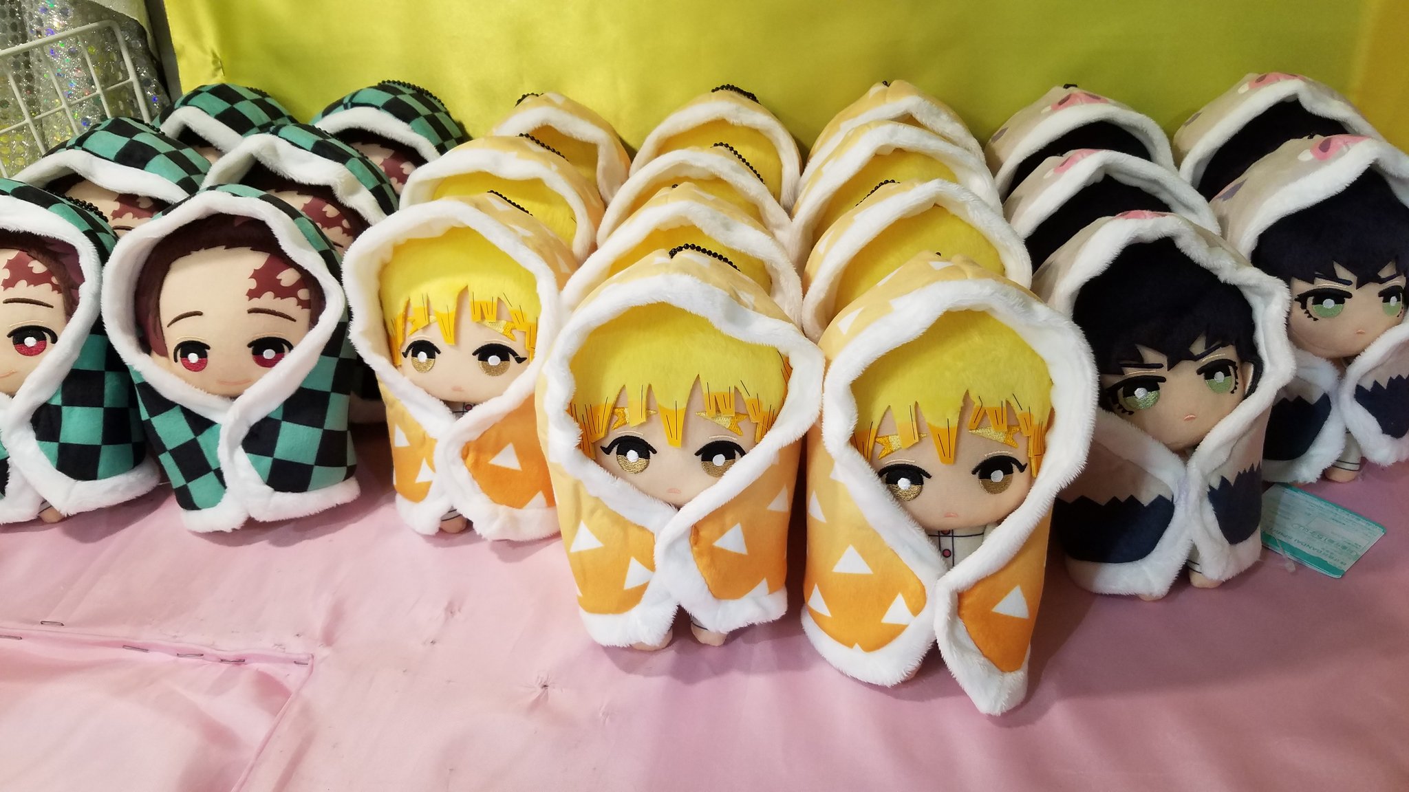 ゲームれいんぼー 公式 新商品情報 鬼滅の刃 ともぬい 蝶屋敷おやすみver Amp ともぬいお着替えポンチョ ぬくぬくお布団 入荷致しました そして なんと今ならともぬいgetでお着替えポンチョもセットになります ポンチョのみ獲得できる