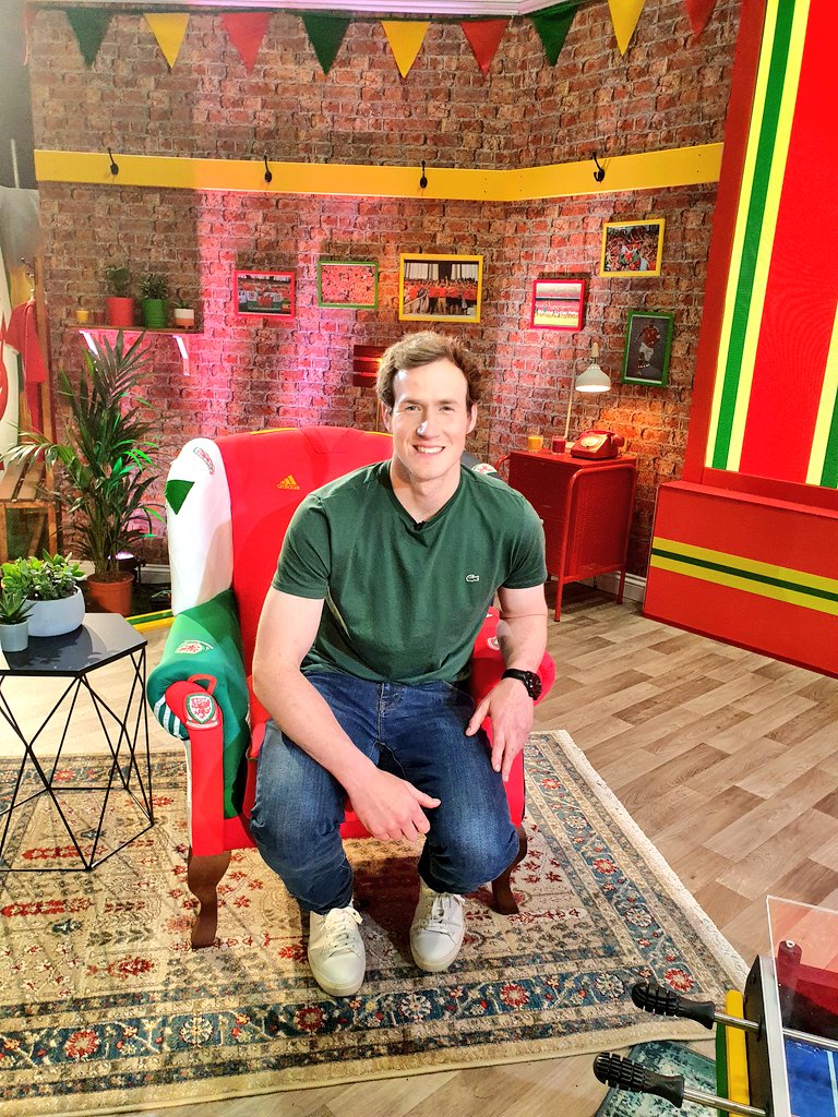 Steffan Harri (@steffanharri) on Twitter photo Ffilmio 'Y Wal Goch' fydd ymlaen ar <a href="/S4C/">S4C 🏴</a> dechrau mis Mehefin yn arwain at yr Ewros. Lot o hwyl! ⚽️🏴 Ffilmio 'Y Wal Goch' fydd ymlaen ar <a href="/S4C/">S4C 🏴</a> dechrau mis Mehefin yn arwain at yr Ewros. Lot o hwyl! ⚽️🏴