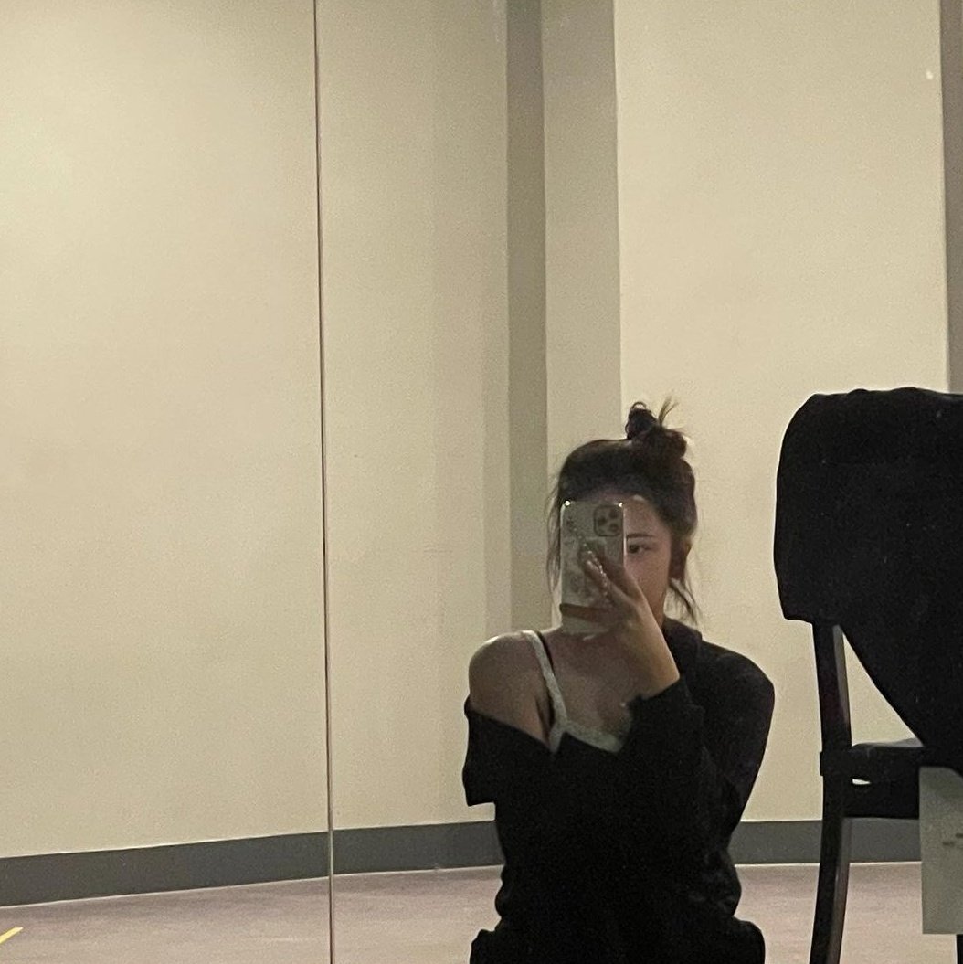 monnaIisa's tweet image. 210428 sunn's instagram update 

(may contain inaccuracies since it's a poem and i haven't found any translations online)