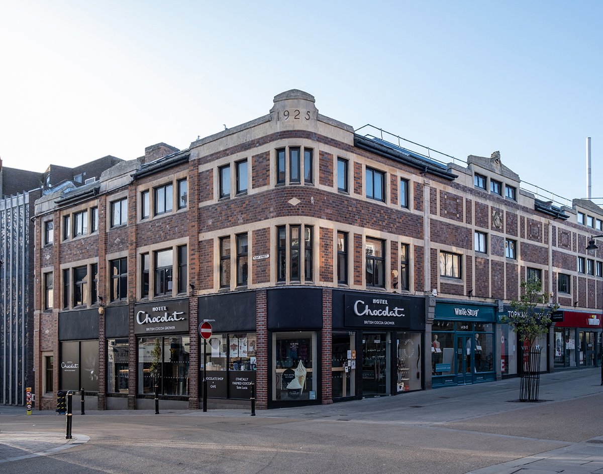 Looping back around to the southern end of the High Street, we’ll look at some retail frontages. The first one is the former Russell & Dorrell furniture store. The corner section was built in 1925, with matching extensions added in 1932 and 1959.