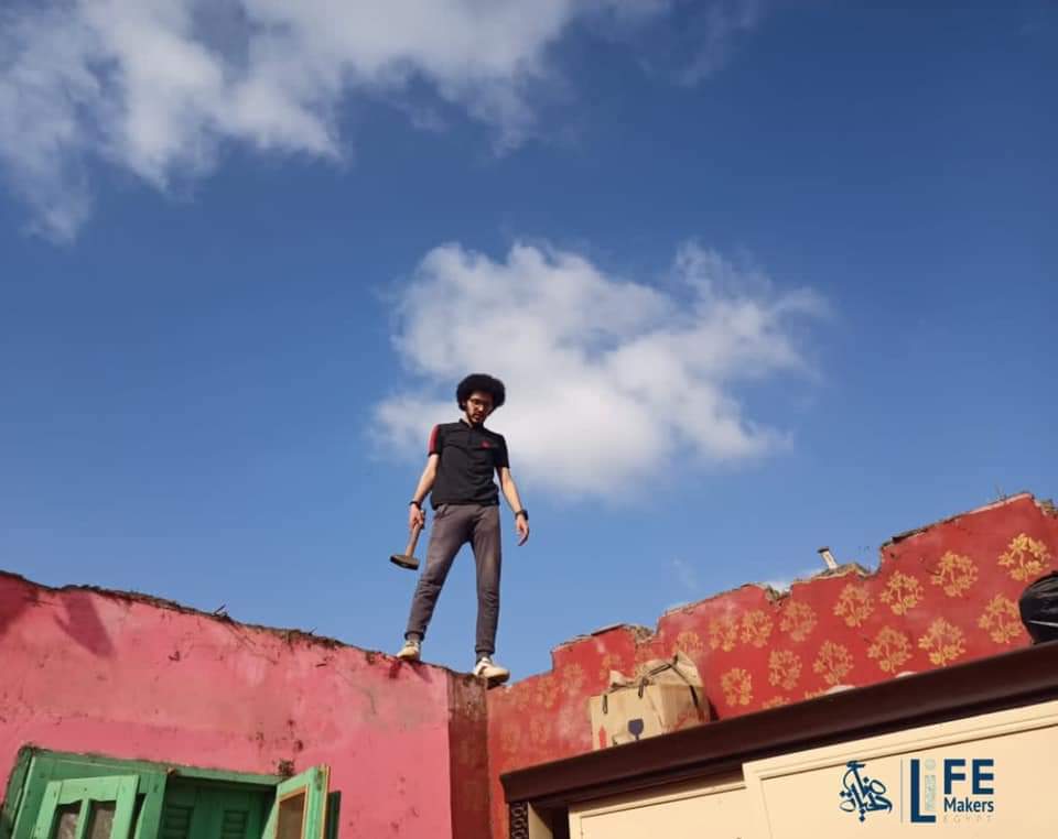 LifeMakersDK's tweet photo. التعب هيعدي والاصابات هتروح لكن هيفضل الأجر والمهم إن النتيجة تفرح الأسر وتحميهم👏🏻👏🏻

في عز الحر امبارح والصيام نزل ١٠ شباب من صناع الحياة الدقهلية لقرية الميهي عشان يقوموا ببناء ٤ أسقف قوية لأربع بيوت لمدة ١١ ساعة متواصلة💪🏻✨

#صناع_الحياة_الدقهلية https://t.co/Ejh6z5x2xB