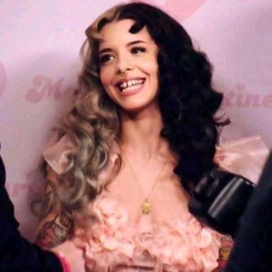 Happy Birthday Melanie Martinez !! love u melai 