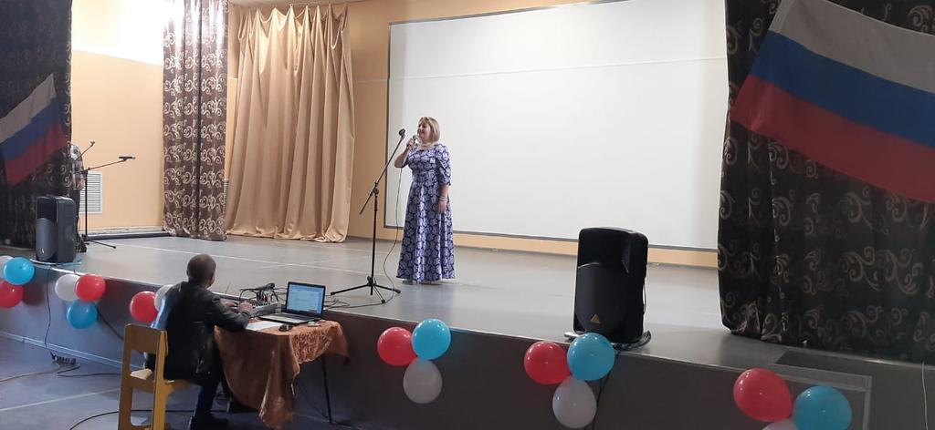 mkuk_tzkid's tweet photo. На праздничном мероприятии глава Воловского района вручил благодарственные письма активным жителям, в гостях побывали художественная самодеятельность МКУК"ДЦКиД" и представители администрации МО Двориковское https://t.co/Kv2Cpvs4uI
