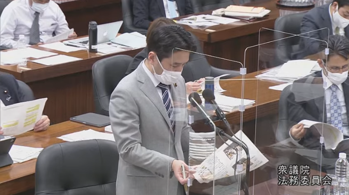 Yaf On Twitter 衆院法務委 入管法改正案に関する藤野保史議員の質疑 この話も凄い 資料の2を見て頂きたい 左側の黄色い所が今回の法案での処遇の部分 右側の青い所がいわゆる刑務所に関する 刑事収容施設法の部分 対照させてみました もうほとんどコピペ