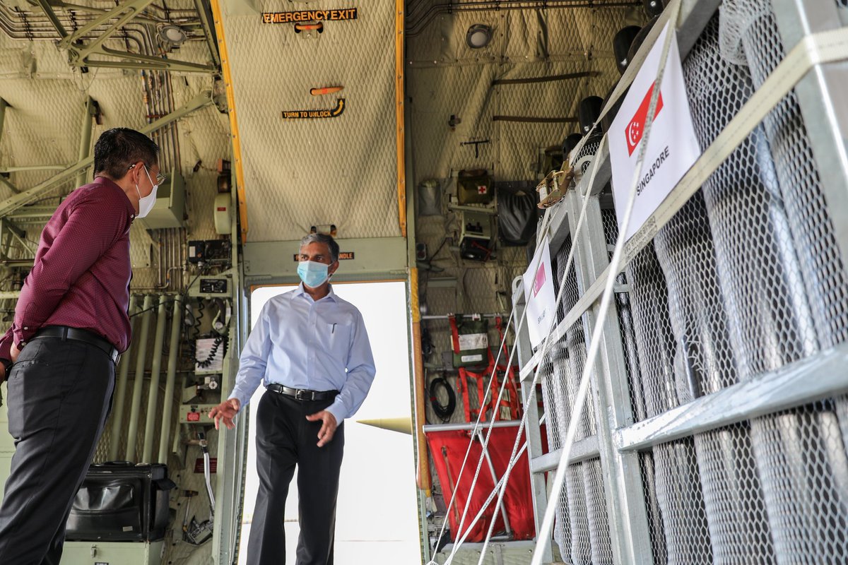 MFAsg's tweet photo. The Singapore Government has sent a consignment of oxygen cylinders to support India’s pandemic response. @TheRSAF will transport the cylinders on board two C-130 aircraft from Singapore to West Bengal, India.

https://t.co/nDWogq6qzM https://t.co/pdK04o0uMe
