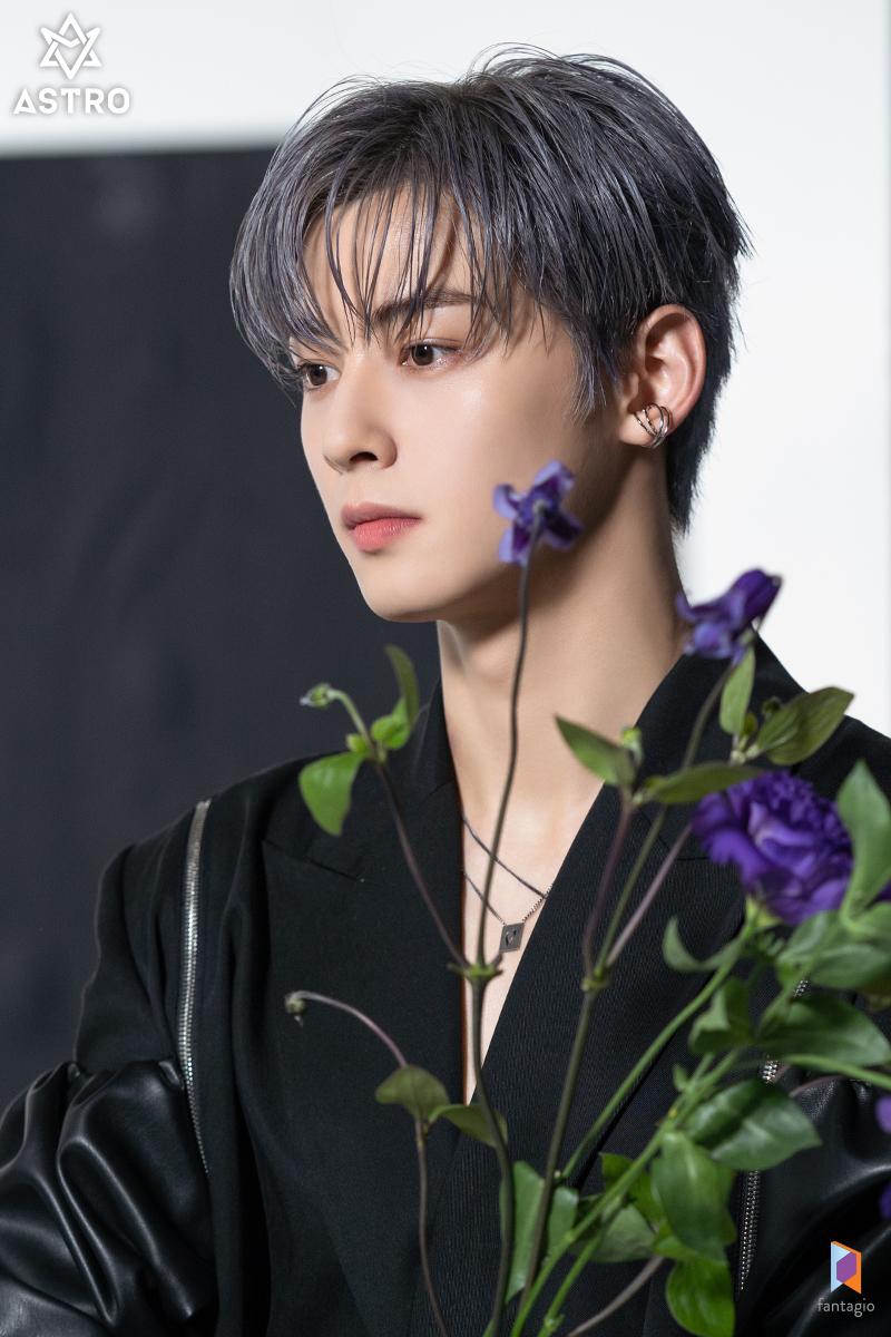 eunwoopics's tweet photo. 🌹💜 https://t.co/m2YtITCLJV